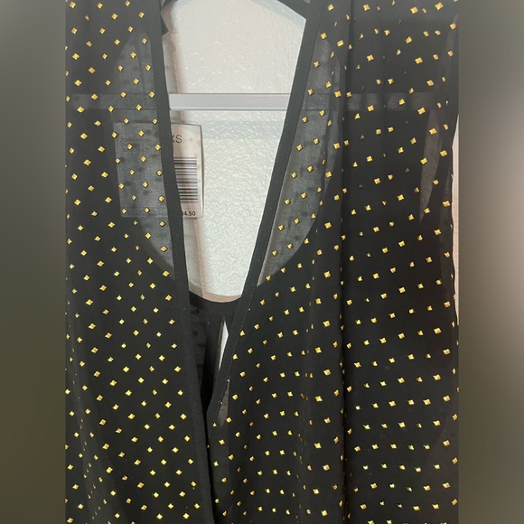 3/$15 Guess Sheer Cut Out Top - Picture 5 of 10